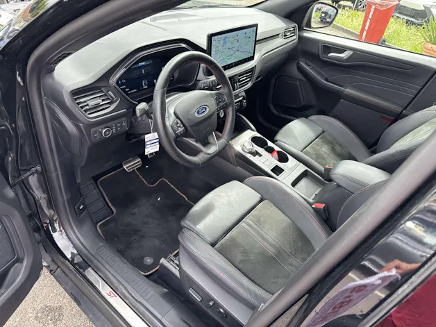 FORD Kuga 2.5 FHEV ST-Line X 4WD Automat