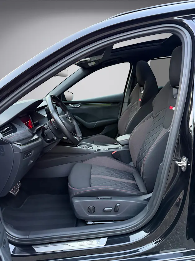 SKODA Octavia Combi 2.0 TDI DSG RS 4x4 * 200PS *