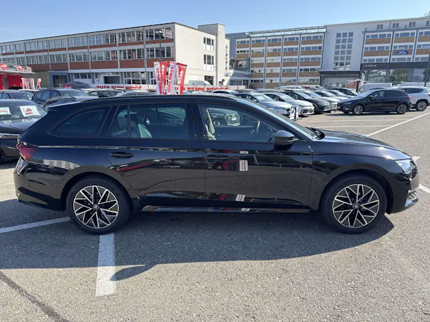SKODA Octavia Combi 2.0 TDi Selection Tour DSG-Automat