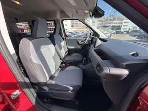 FORD Tourneo Courier 1.0 EcoBoost Titanium Automat