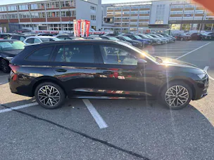 SKODA Octavia Combi 2.0 TDi Selection Tour DSG-Automat