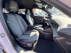 PEUGEOT 2008 1.2 145 MHEV Allure Automat