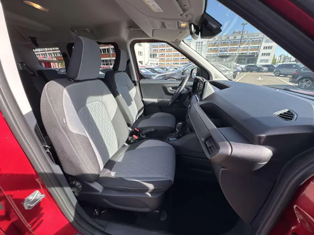 FORD Tourneo Courier 1.0 EcoBoost Titanium Automat
