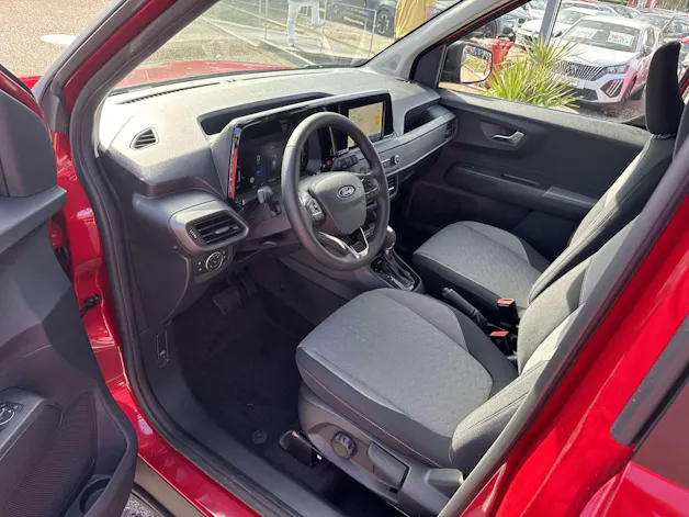 FORD Tourneo Courier 1.0 EcoBoost Titanium Automat