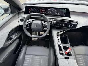 PEUGEOT 5008 145 Hybrid GT 7-Plätzer e-DCS-Automat