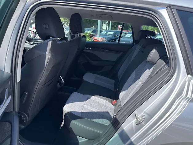 SKODA Octavia Combi 2.0 TDi Selection DSG-Automat
