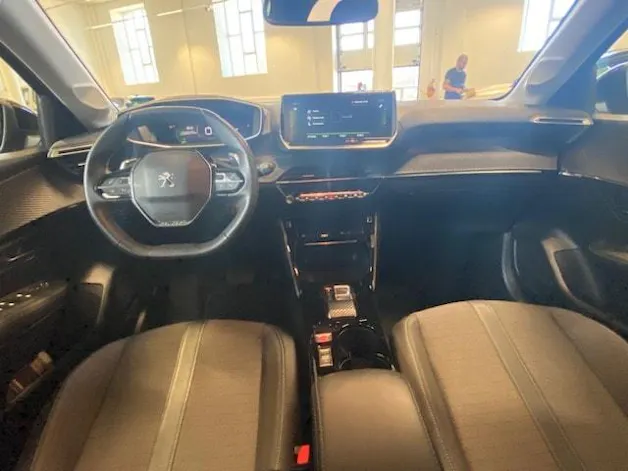 PEUGEOT 208 1.2 PureTech Allure Pack EAT8