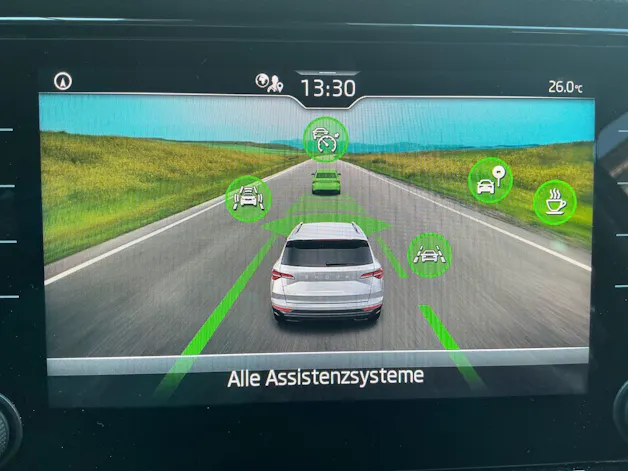 SKODA Karoq Selection *** FAHRZEUG HAT HAGELSCHADEN ***