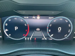 SKODA Karoq Selection *** FAHRZEUG HAT HAGELSCHADEN ***