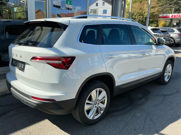 SKODA Karoq Selection *** FAHRZEUG HAT HAGELSCHADEN ***