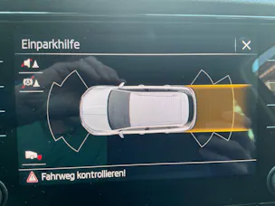 SKODA Karoq Selection *** FAHRZEUG HAT HAGELSCHADEN ***