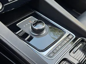Jaguar F-Pace 3.0 V6 Prestige AWD Automatik *Panorama-Schiebedach*Carplay*Rückfahrkamera*