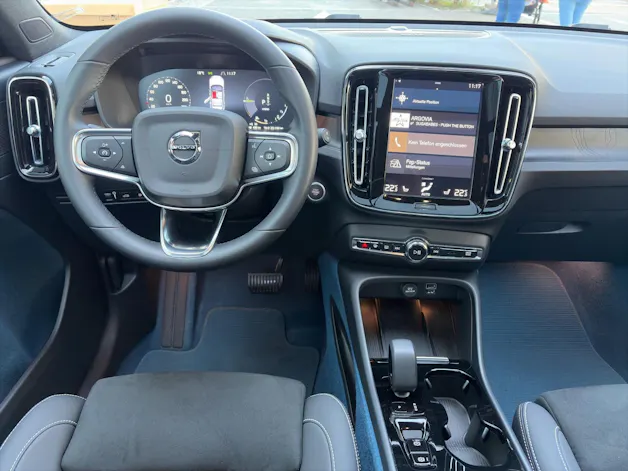 VOLVO XC40 1.5 T5 PiH Ultimate Dark