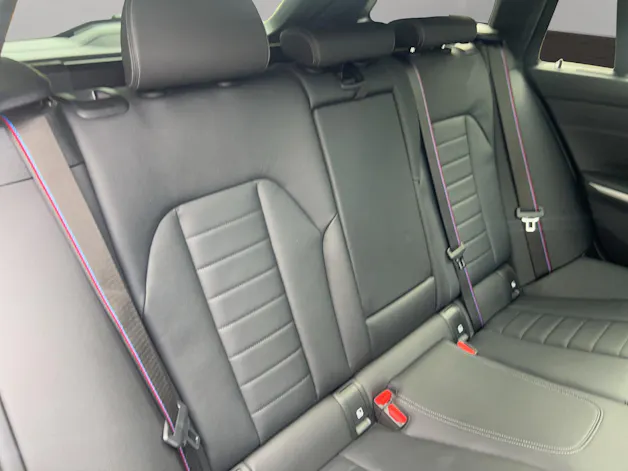 BMW 330e x DriveTouring Steptronic M Sport Pro