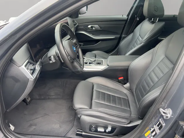 BMW 330e x DriveTouring Steptronic M Sport Pro