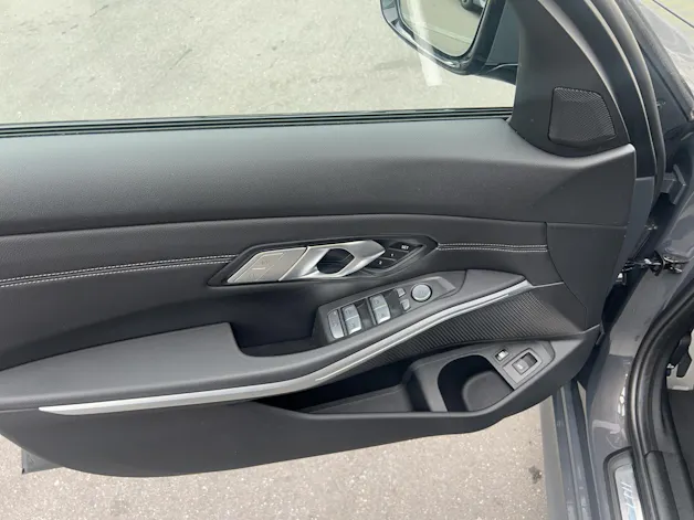 BMW 330e x DriveTouring Steptronic M Sport Pro