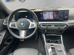 BMW 330e x DriveTouring Steptronic M Sport Pro
