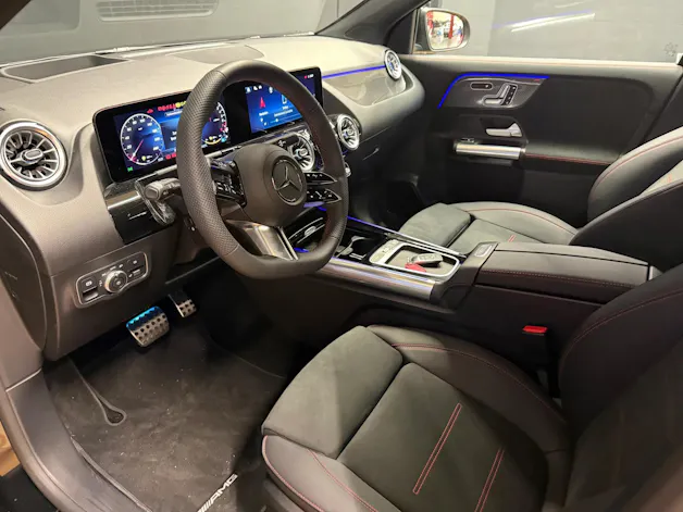 MERCEDES-BENZ GLA 250 e EQ Star - AMG / DISTRONIC / 360 Grad Kamera