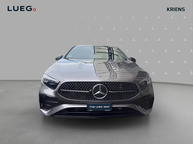 MERCEDES-BENZ A 250 4M - AMG / DISTRONIC / 360 Grad Kamera / Head-Up Display