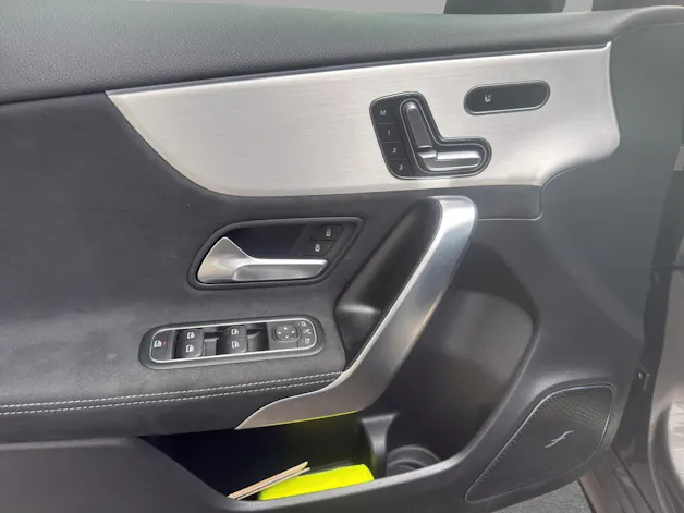 MERCEDES-BENZ A 250 4M - AMG / DISTRONIC / 360 Grad Kamera / Head-Up Display