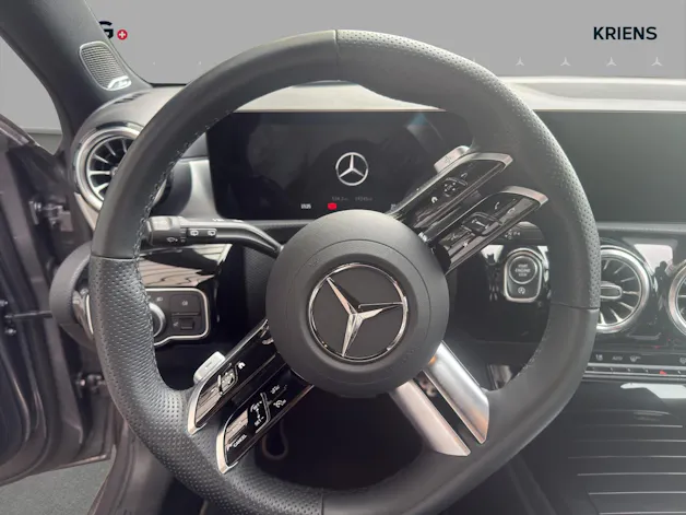 MERCEDES-BENZ A 250 4M - AMG / DISTRONIC / 360 Grad Kamera / Head-Up Display