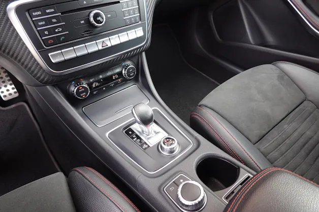 MERCEDES-BENZ A 45 AMG 4Matic "* Pack AMG * Caméra de Recul * Tempomat Adaptatif * Clim Auto * Jantes 18 * Aide à la Conduite *"