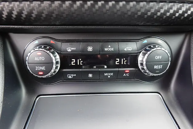 MERCEDES-BENZ A 45 AMG 4Matic "* Pack AMG * Caméra de Recul * Tempomat Adaptatif * Clim Auto * Jantes 18 * Aide à la Conduite *"