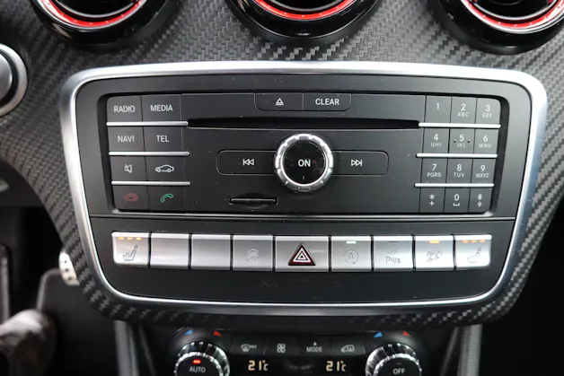 MERCEDES-BENZ A 45 AMG 4Matic "* Pack AMG * Caméra de Recul * Tempomat Adaptatif * Clim Auto * Jantes 18 * Aide à la Conduite *"