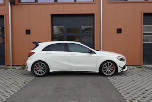 MERCEDES-BENZ A 45 AMG 4Matic "* Pack AMG * Caméra de Recul * Tempomat Adaptatif * Clim Auto * Jantes 18 * Aide à la Conduite *"