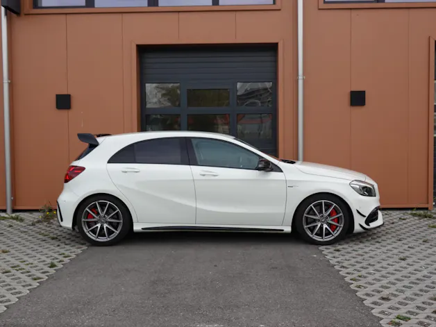 MERCEDES-BENZ A 45 AMG 4Matic "* Pack AMG * Caméra de Recul * Tempomat Adaptatif * Clim Auto * Jantes 18 * Aide à la Conduite *"
