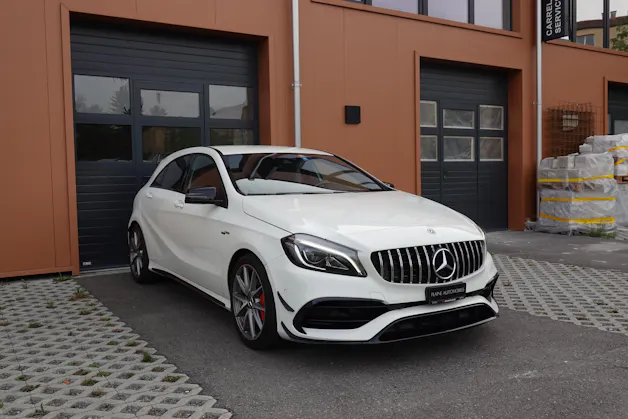 MERCEDES-BENZ A 45 AMG 4Matic "* Pack AMG * Caméra de Recul * Tempomat Adaptatif * Clim Auto * Jantes 18 * Aide à la Conduite *"