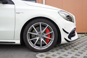 MERCEDES-BENZ A 45 AMG 4Matic "* Pack AMG * Caméra de Recul * Tempomat Adaptatif * Clim Auto * Jantes 18 * Aide à la Conduite *"