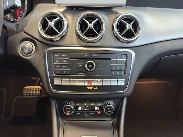 MERCEDES-BENZ GLA 250