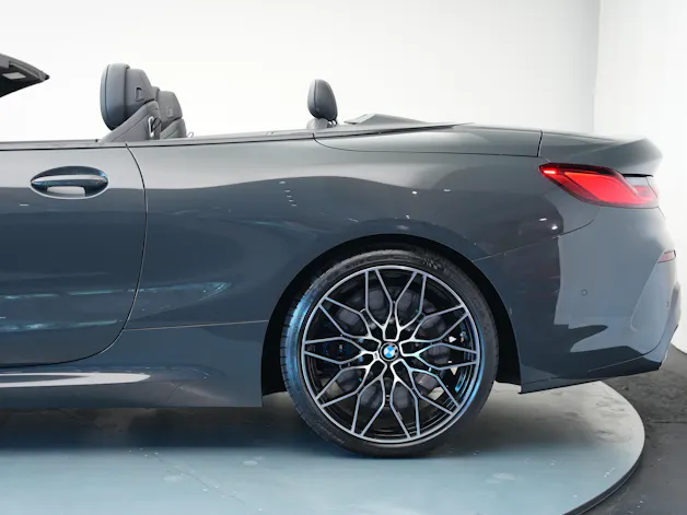 BMW M850i xDrive Steptronic *CH-Fahrzeug* *Dravitgrau* *B&W*