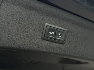 AUDI Q3 2.0 TFSI quattro S-tronic *S-Line*Panorama-Schiebedach + Rückfahrkamera*