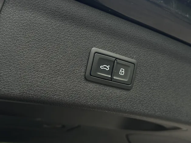 AUDI Q3 2.0 TFSI quattro S-tronic *S-Line*Panorama-Schiebedach + Rückfahrkamera*