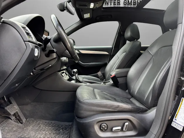 AUDI Q3 2.0 TFSI quattro S-tronic *S-Line*Panorama-Schiebedach + Rückfahrkamera*