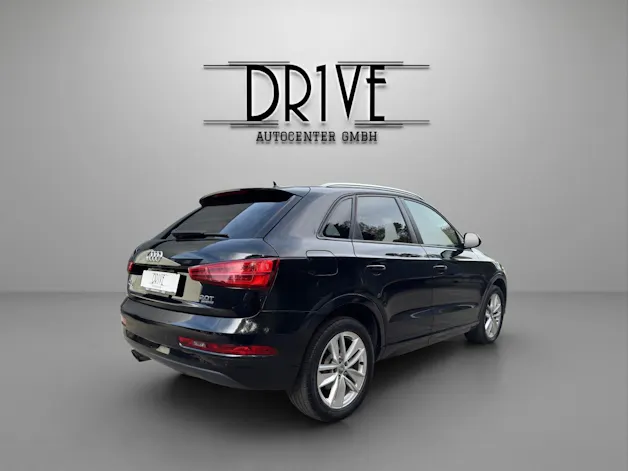 AUDI Q3 2.0 TFSI quattro S-tronic *S-Line*Panorama-Schiebedach + Rückfahrkamera*
