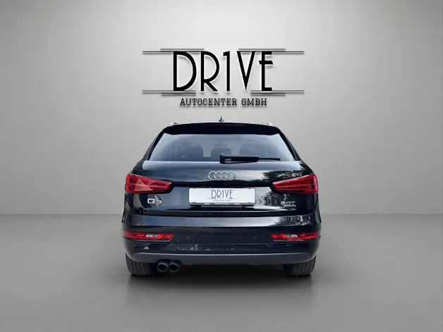 AUDI Q3 2.0 TFSI quattro S-tronic *S-Line*Panorama-Schiebedach + Rückfahrkamera*