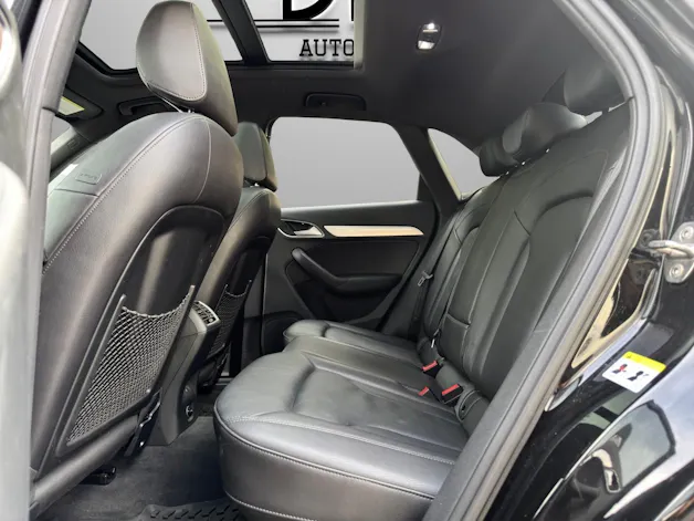 AUDI Q3 2.0 TFSI quattro S-tronic *S-Line*Panorama-Schiebedach + Rückfahrkamera*