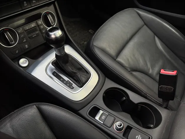 AUDI Q3 2.0 TFSI quattro S-tronic *S-Line*Panorama-Schiebedach + Rückfahrkamera*