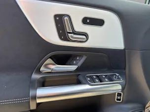 MERCEDES-BENZ GLA 200 Night Star 7G-DCT