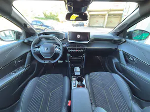 PEUGEOT 208 1.2 MHEV 145 GT Exclusive