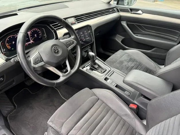 VW Passat Variant 2.0 TDI 240 Elegance DSG 4m