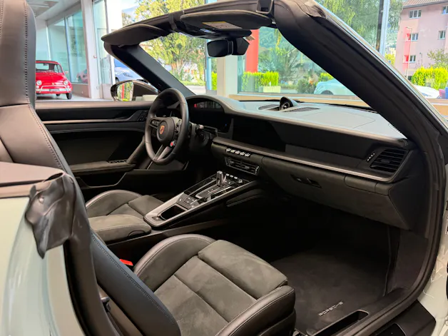 PORSCHE 911 Carrera 4 GTS Cabriolet