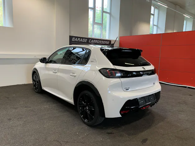 PEUGEOT 208 1.2 PureTech GT EAT8