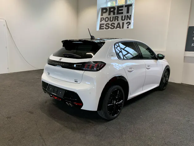 PEUGEOT 208 1.2 PureTech GT EAT8
