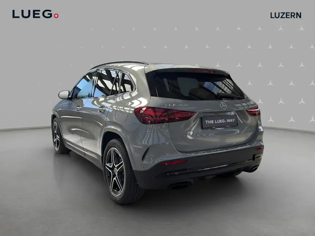 MERCEDES-BENZ GLA 250 4Matic 8G-DCT Swiss Star