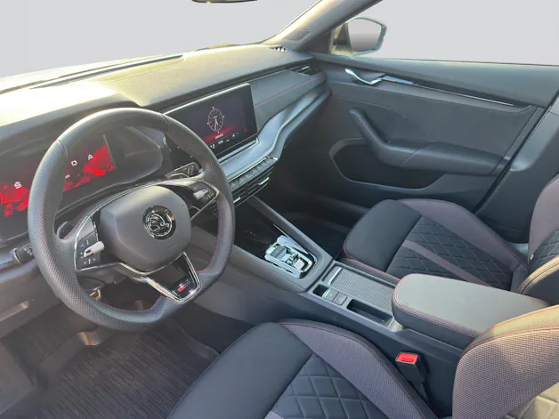 SKODA Octavia Combi 2.0 TSI DSG RS