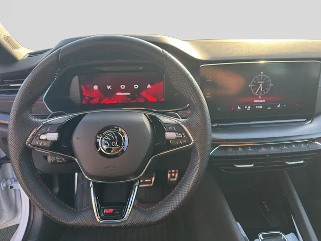 SKODA Octavia Combi 2.0 TSI DSG RS